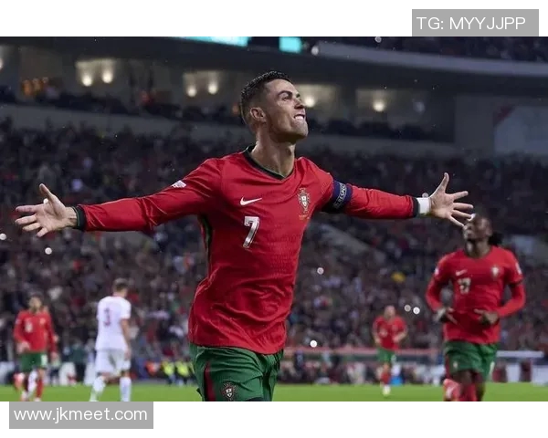 全球足球巨星排名前三级别球员实力对比与未来展望分析 全球足球巨星排名前三级别球员实力对比与未来展望分析