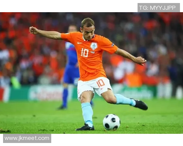 足球天王顶球风采全解析 领略世界级球星的技艺与荣耀 足球天王顶球风采全解析 领略世界级球星的技艺与荣耀