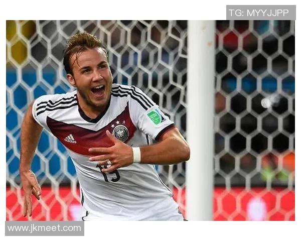 德国足球球星辉煌征程与绿茵场上的传奇故事 德国足球球星辉煌征程与绿茵场上的传奇故事